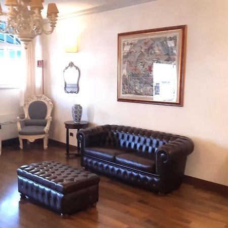 Albergo Moderno 루카 외부 사진