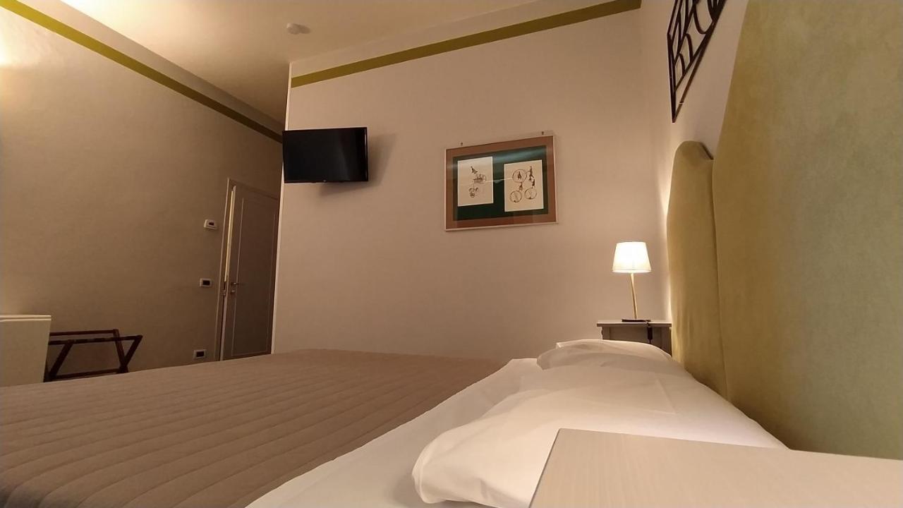 Albergo Moderno 루카 외부 사진